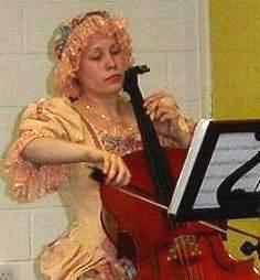 Caroline Szram, cello